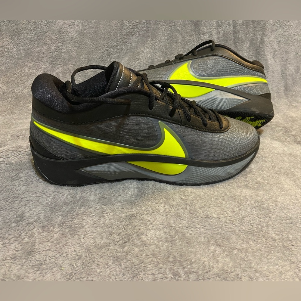Nike Freak 6 Basketball Shoes